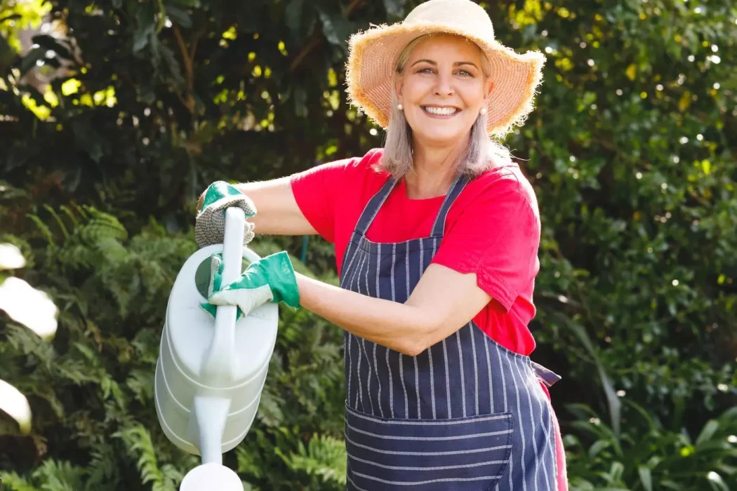 portrait-of-happy-senior-caucasian-woman-working-i-2023-11-27-05-08-01-utc-1-r4fkxddkks0zin076rzru1nz7p41gpbn5s7wgjkwrc
